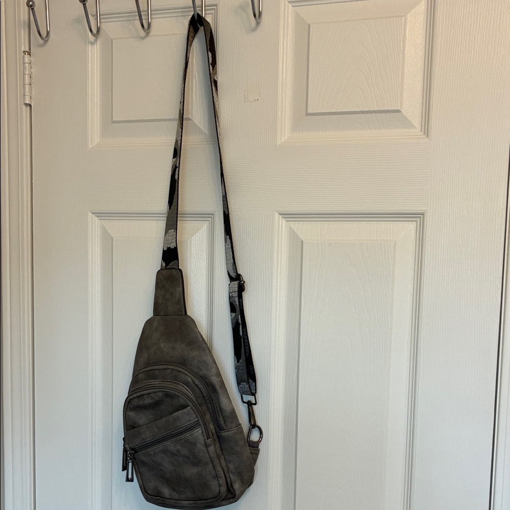 MROEDE SILVER AND Gray Sling Bag